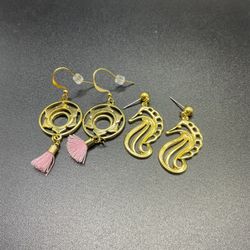 2 Pair Of Earrings 