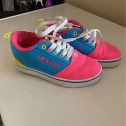 Heelys Tenni Shoes ( Roll In The Bottom