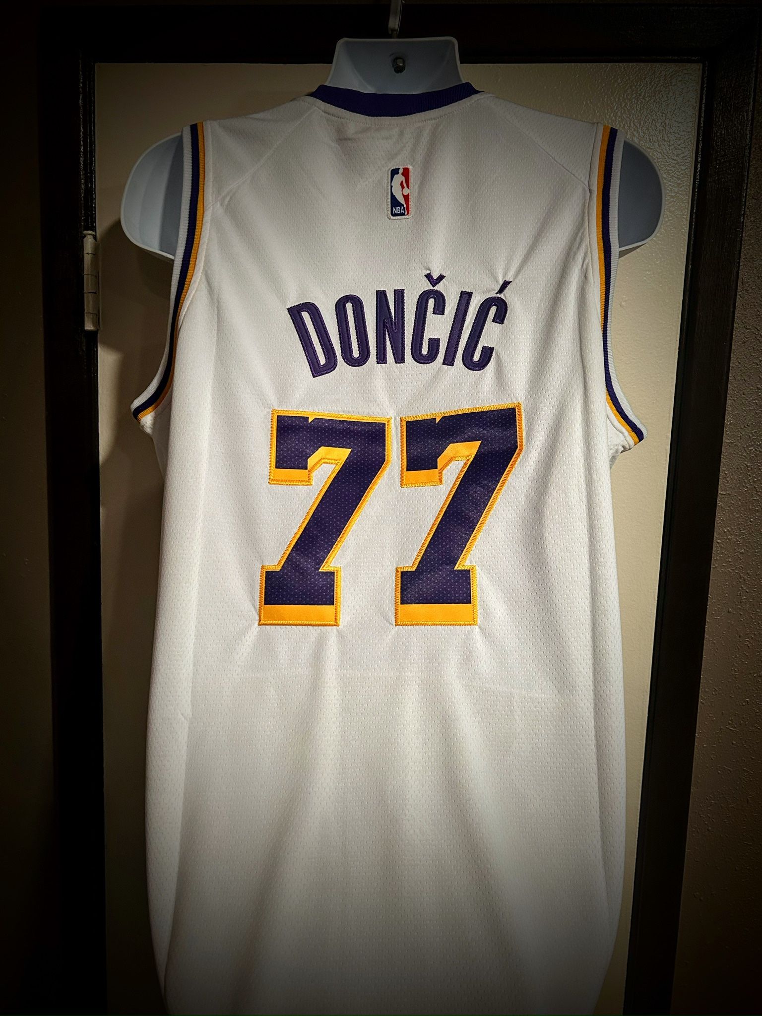Los Angeles Lakers #77 Luka Doncic White Basketball Jersey - S,M,L