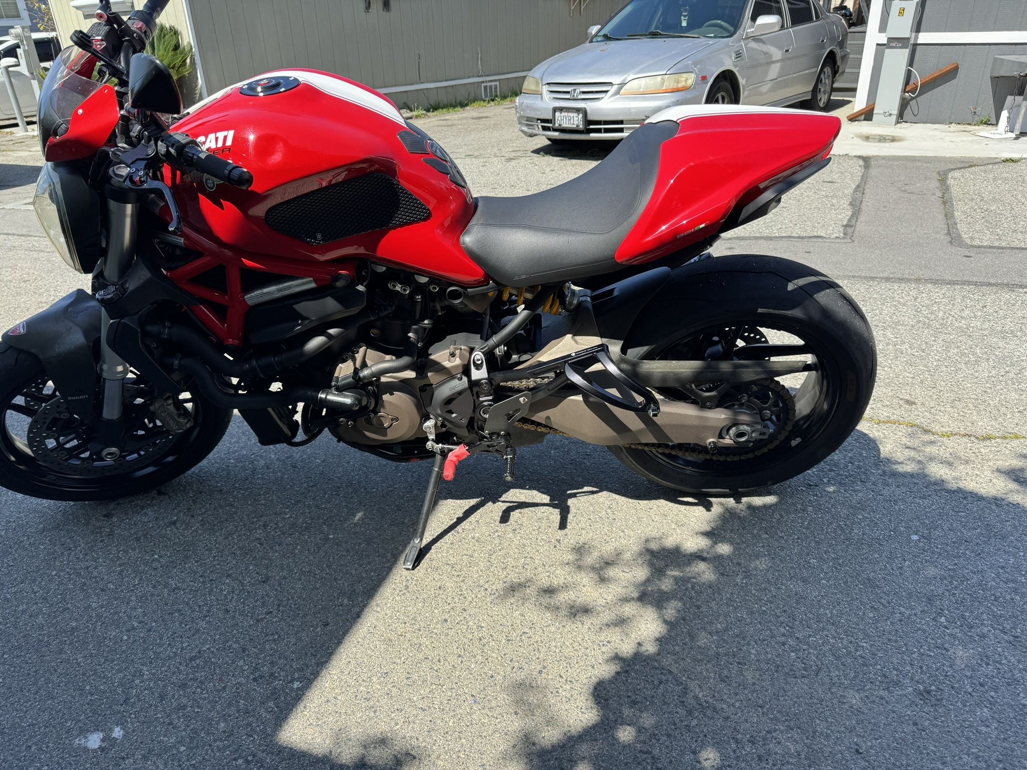 2015 Ducati Monster 821 stripe