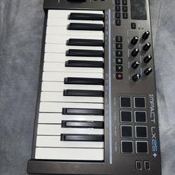Nektar Impact LX25+  MIDI controller keyboard