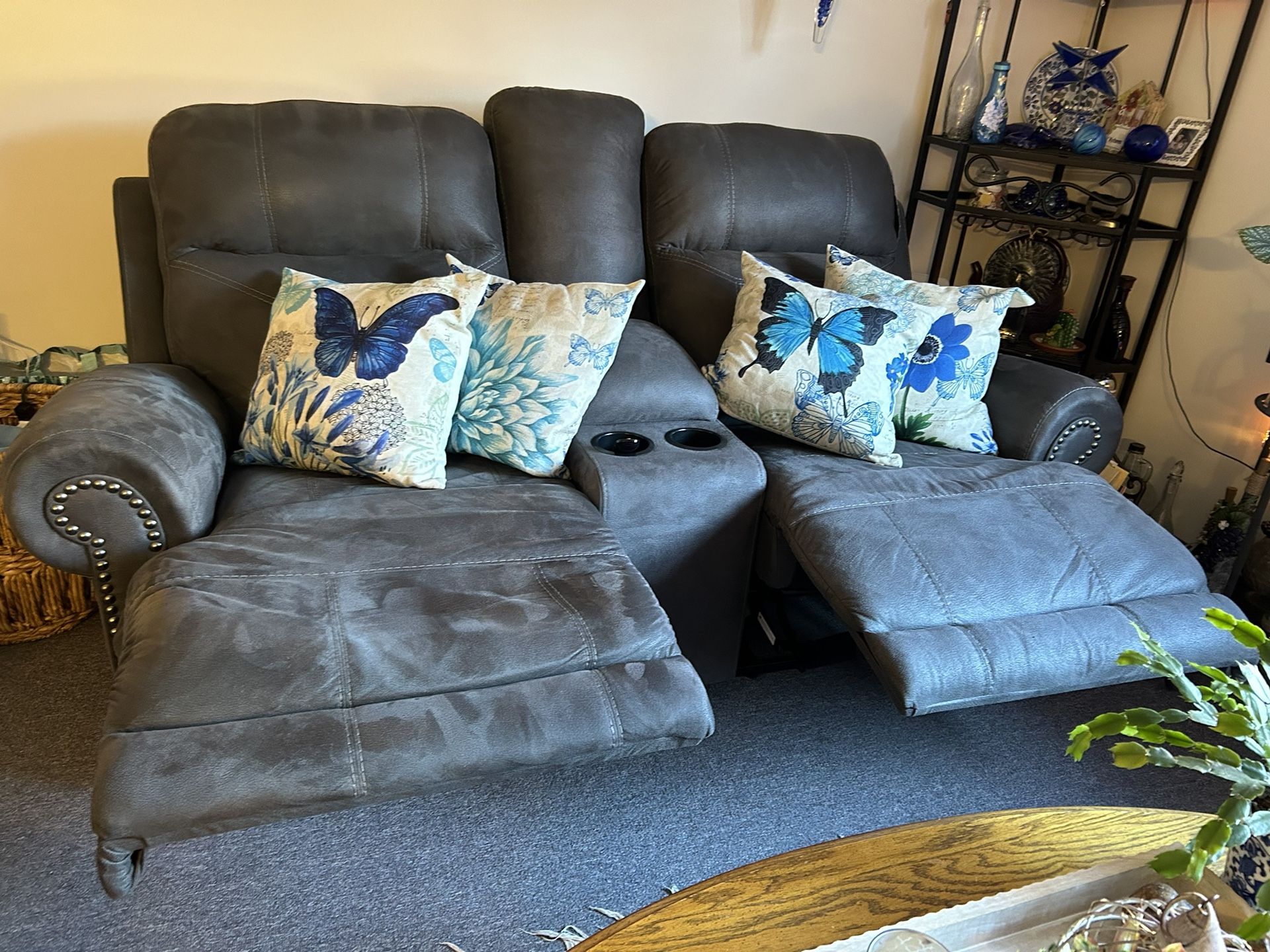 Recliner Like New!!! Smoke Free Home!