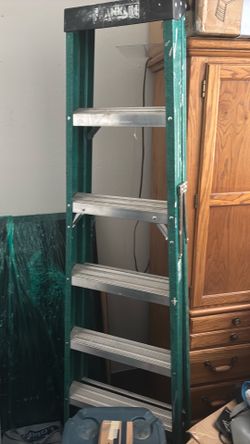7ft ladder. Aluminum and fiberglass