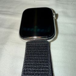 Apple Watch Series 7 (WILL NOT TURN ON!)