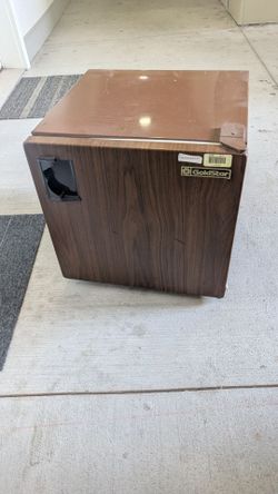 GoldStar Mini Fridge Compact Refrigerator