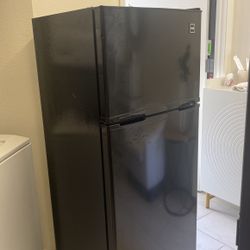 RCA 7.5 Cubic Feet with Top Freezer