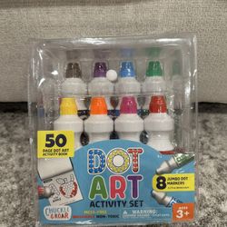 BRAND NEW 50 PAGE DOT ART ACTIVITY SET WITH 8 JUMBO DOT MARKERS 
