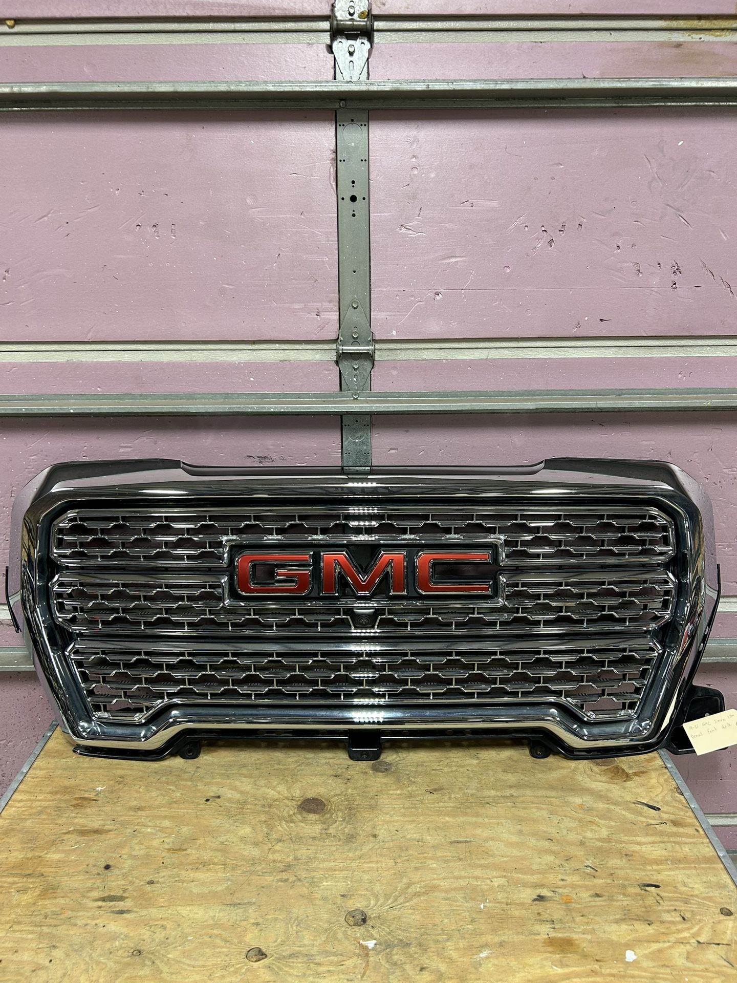 2019-2021 GMC SIERRA 1500 DENALI FRONT GRILLE WITH CAMERA OEM