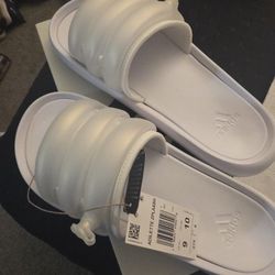 Adidas Women's 9/10 NeW 