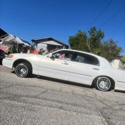 2001 Lincoln Town Car