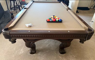 Pool Table  8ft ( free delivery & set up & new color felt of your choice