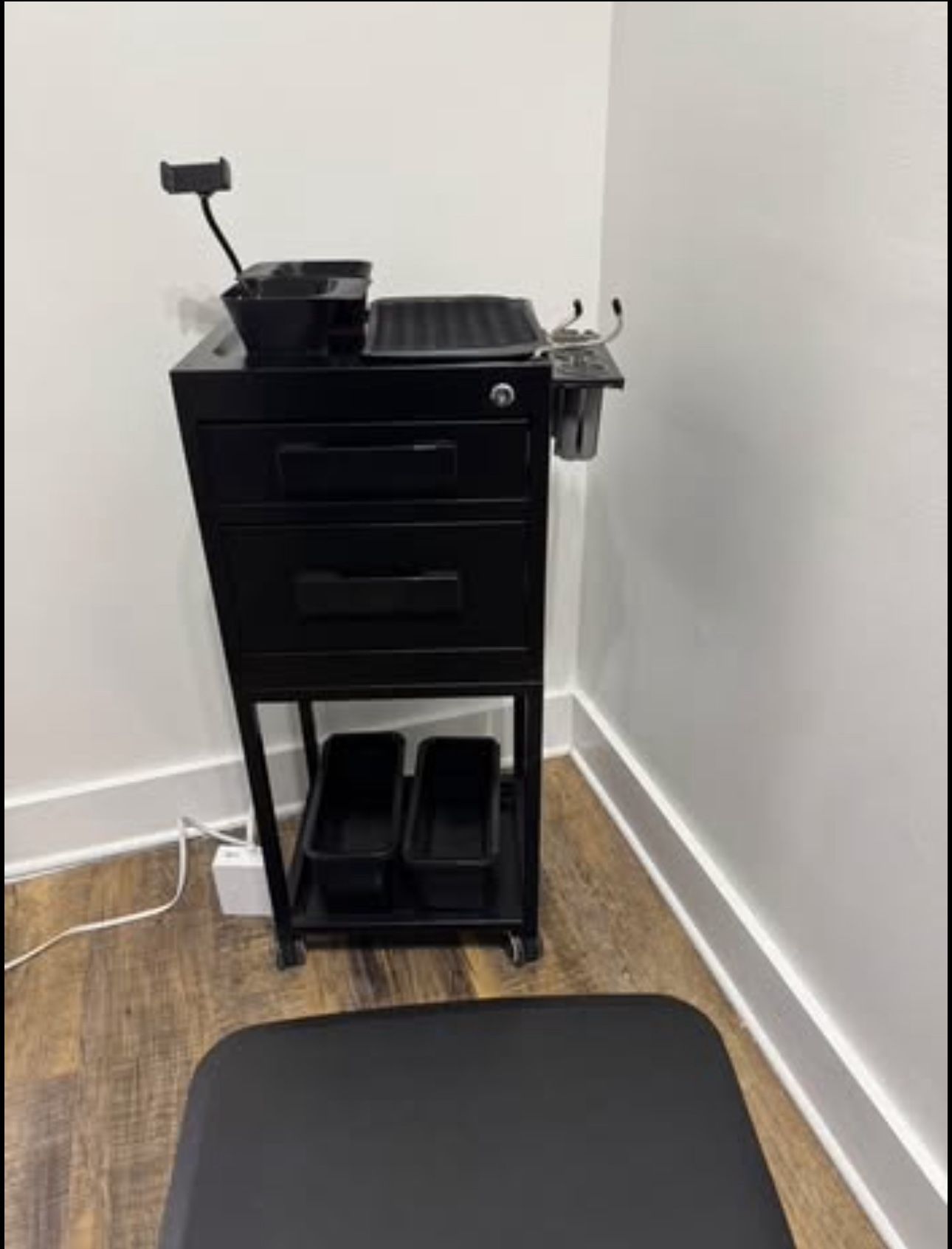 Multi-Functional Roller Station – Essential for Stylists!