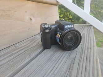 Vintage Nikon Coolpix 5700 Digicam