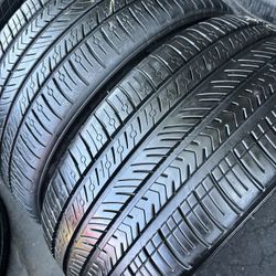 Tengo un par de llantas, son muy buenas condiciones, marca michelin pilot sport  245 40 ZR19 instalación y balanceo por el mismo precio 