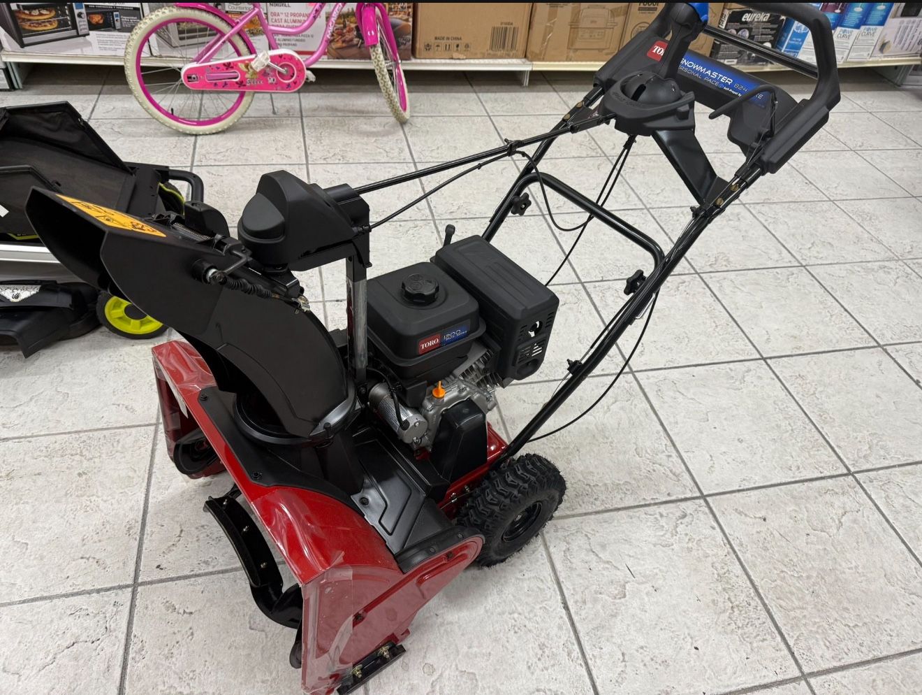 TORO - GAS SNOW BLOWER 24 inch - Single Stage - Self-propelled