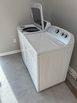 Washer and dryer whirlpool set
