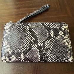 Michael Kors Wristlet 