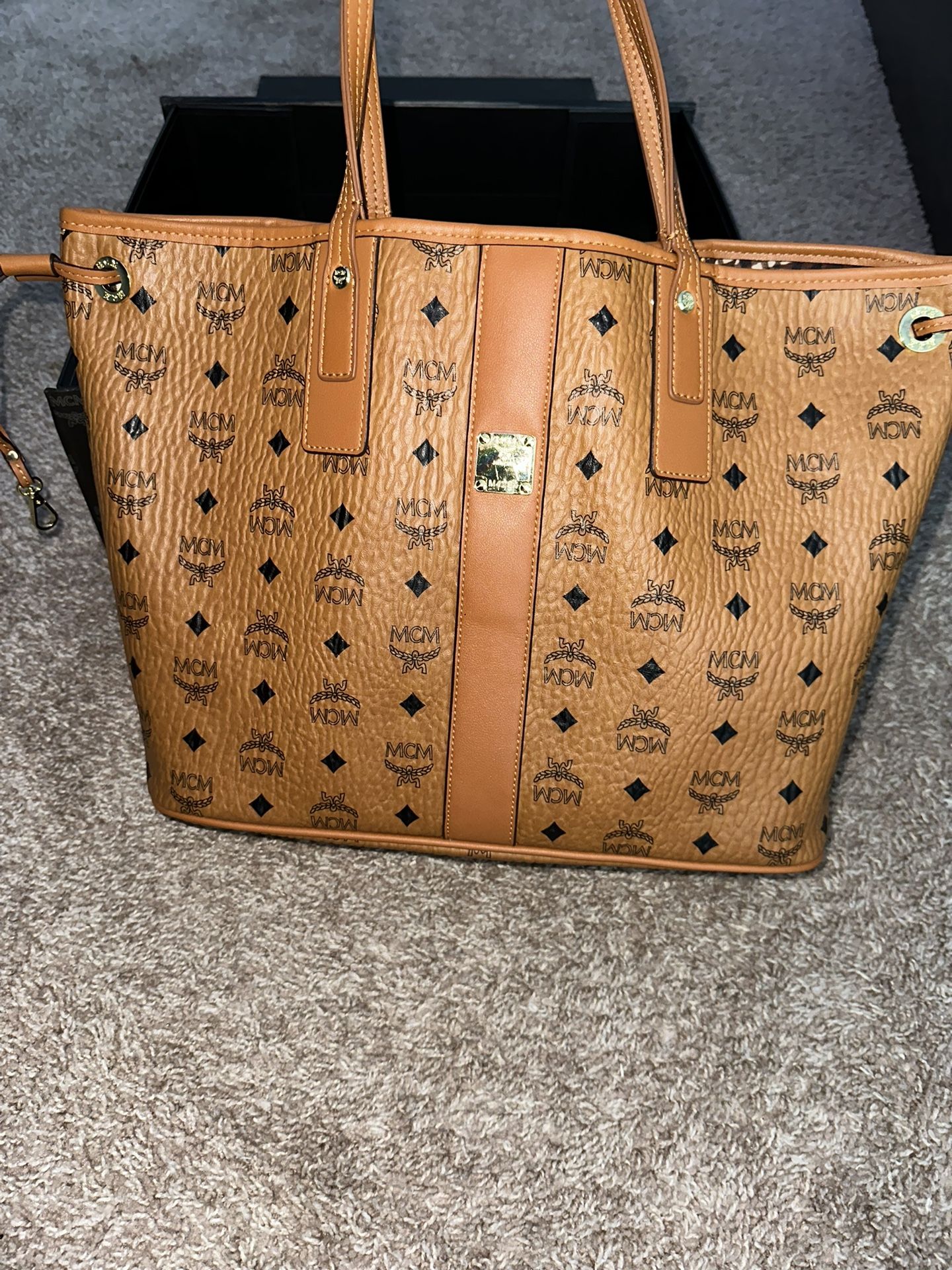 MCM Liz Reversible Medium Tote (Cognac Brown)