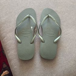Havaianas Size USA 7/8 New