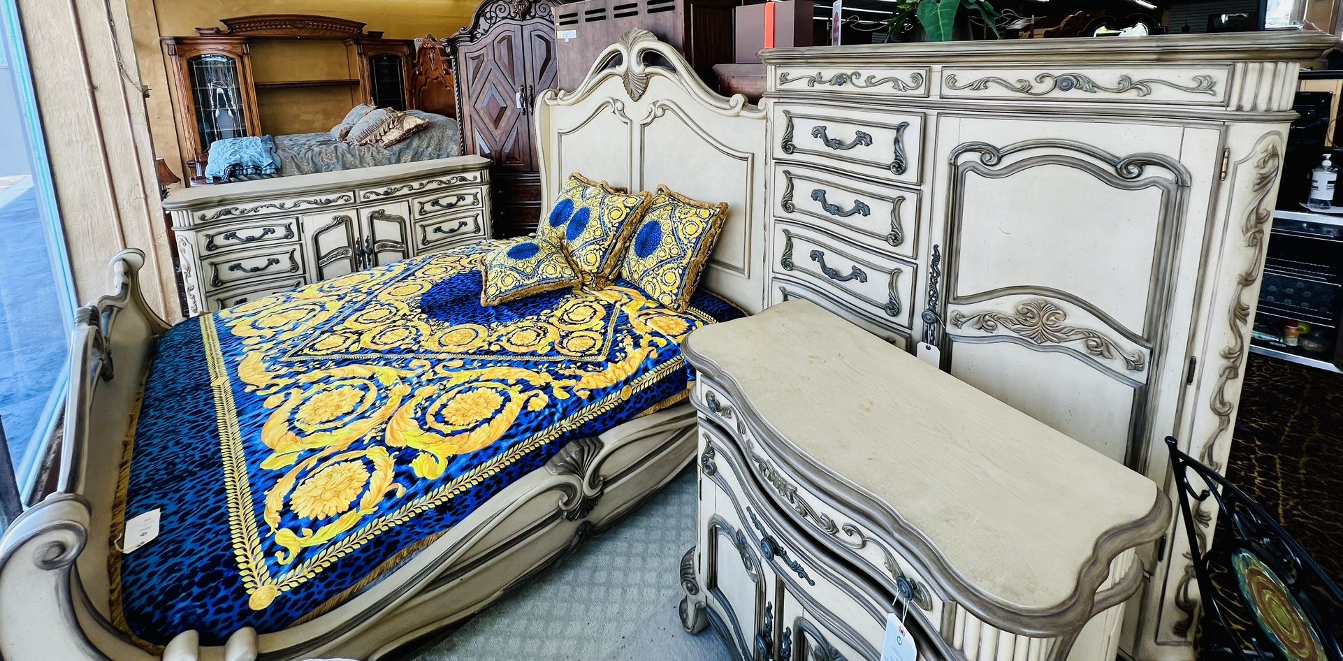 AICO By Michael Amini FRENCH VANILLA TRESOR Bedroom Set - OFFER MORE THAN 50% OFF - LA