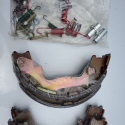 2008 Kia Sedona rear emergency brake pads and hardware.