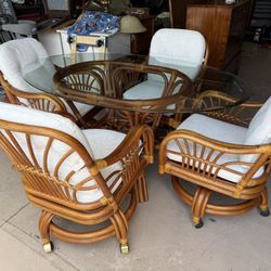 Rattan Dining Table & 4 swivel rocker chairs in brand new condition. Excellent condition.
