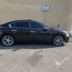 Nissan Maxima 