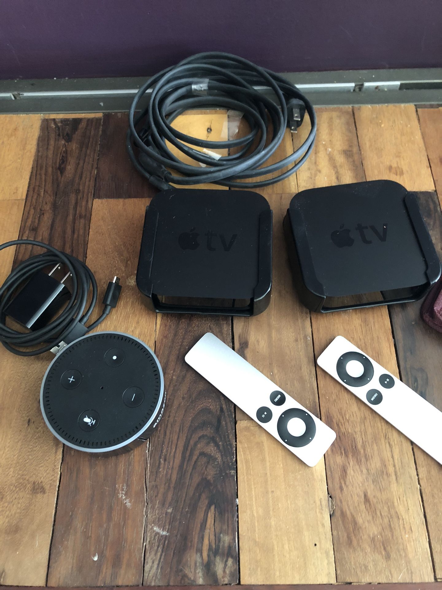 2 Apple TV & 1 Echo Dot