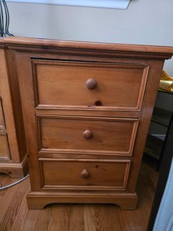 Pair of Matching Wooden Nightstands / End Tables
