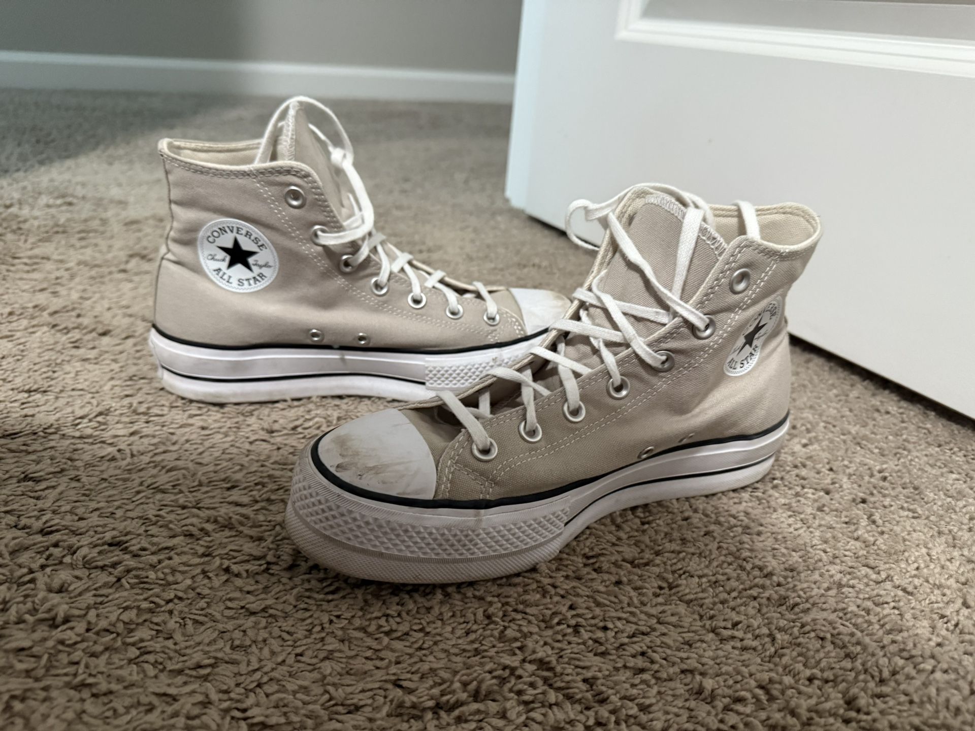 Women’s High top Converse