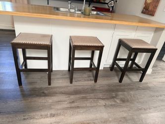3 barstools
