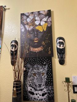 Luxury art pictures an nice black tables