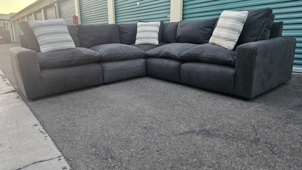 FREE DELIVERY!!! Ashley "Savesto" 5pc Modular Sectional Couch ($2.3K Retail...60% OFF!!!