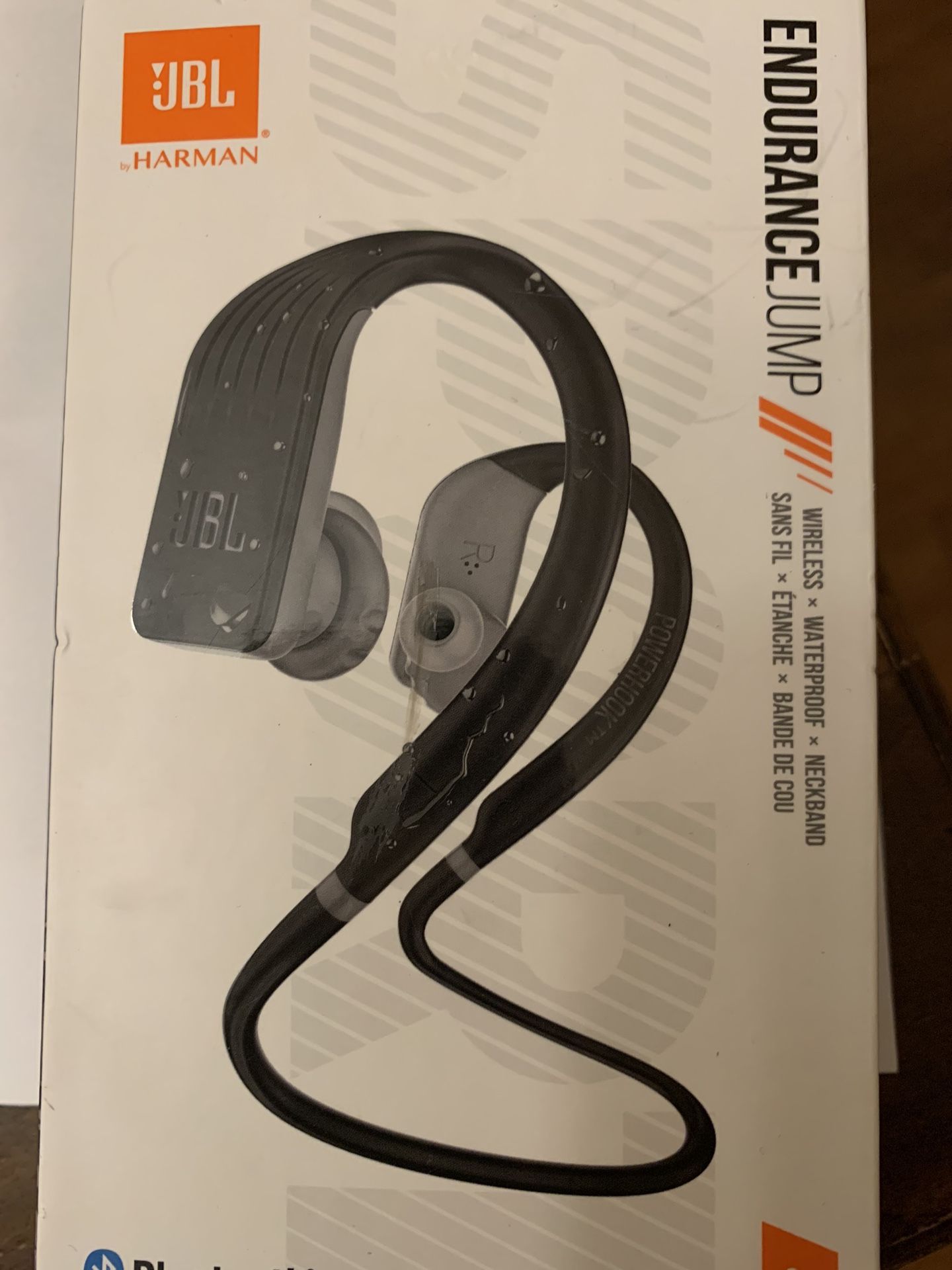 Wireless earbuds