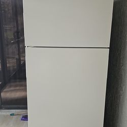 14.3 cu.ft Top Freezer Refrigerator in White