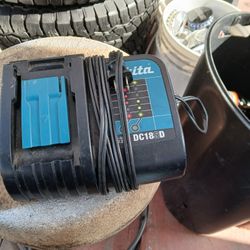 CARGADOR MAKITA SEMI NUEBO