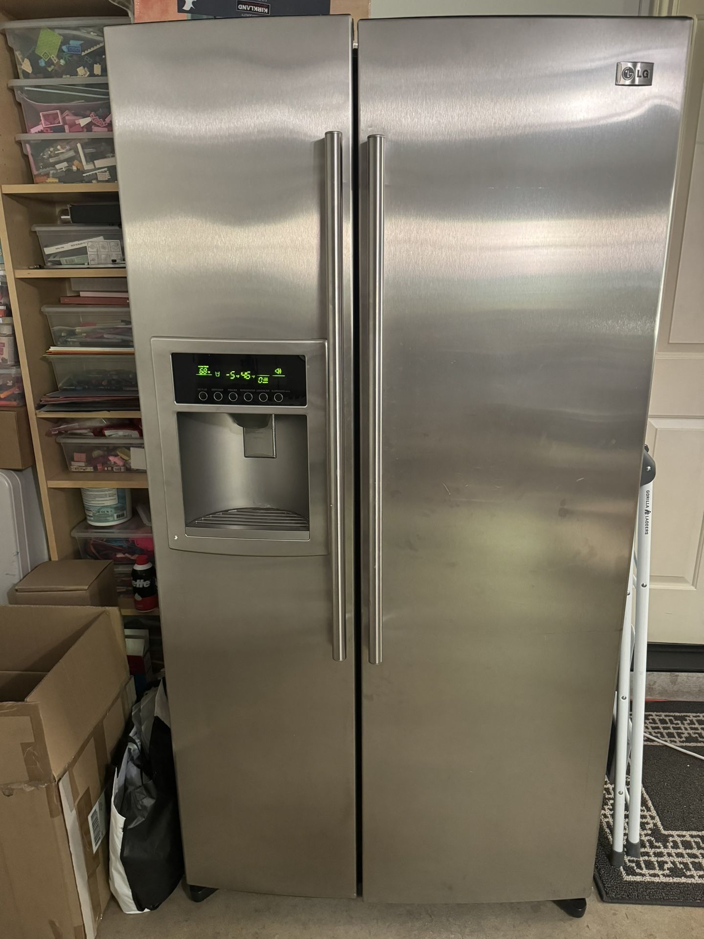 LG Refrigerator for Sale Must Go! for Sale in La Canada Flt, CA OfferUp