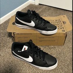 Men’s Nike Court Legacy 