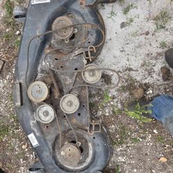 ((READ AD))((NEEDS WELDING))((50" Troybilt/Cubcadet ZEROTURN DECK)) Zeroturn Mower 