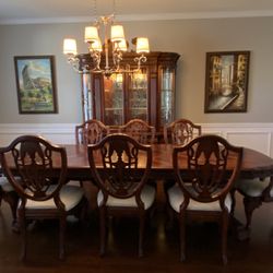 Stu I G High End Dinibg Set And China Cabinet 