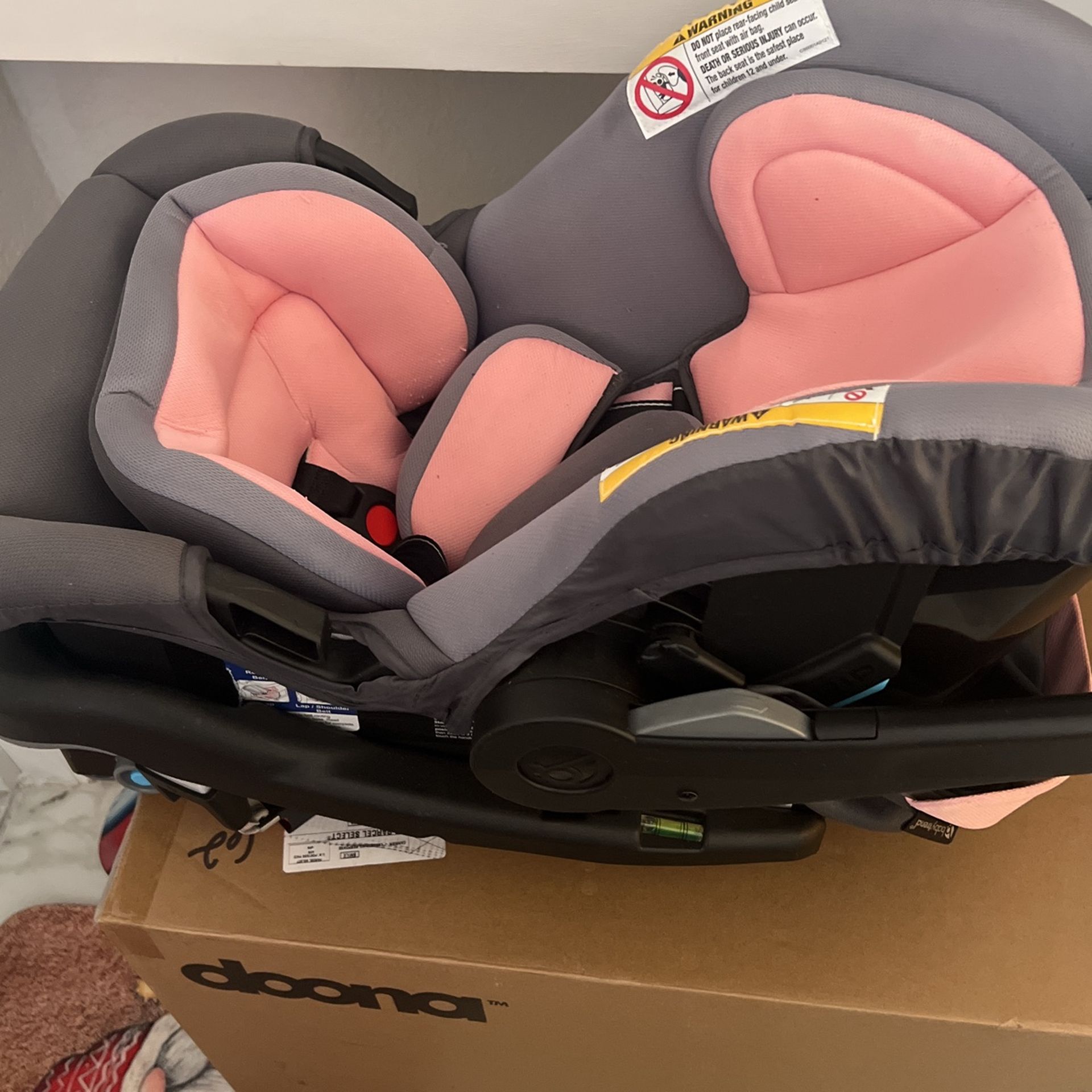 Rear Facing Car Seat/ Asiento De Auto Para Infante