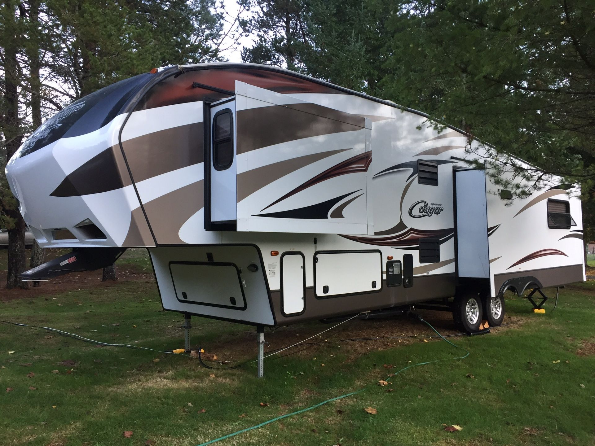 2014 Keystone Cougar 327RES Fifth Wheel