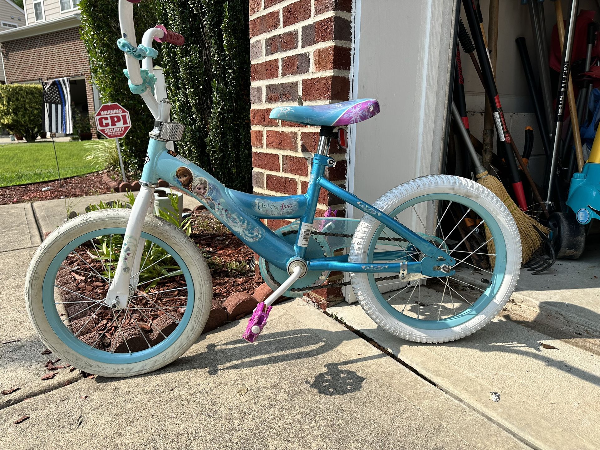 Girls frozen bike 