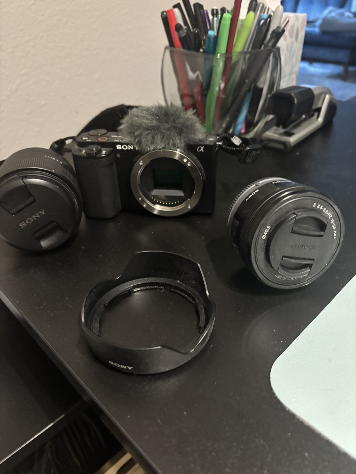 Sony - Alpha ZV-E10 Kit Mirrorless Vlog Camera with 16-50mm Lens - Black