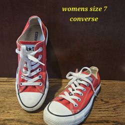 Womens Size 7 Converse Like New 