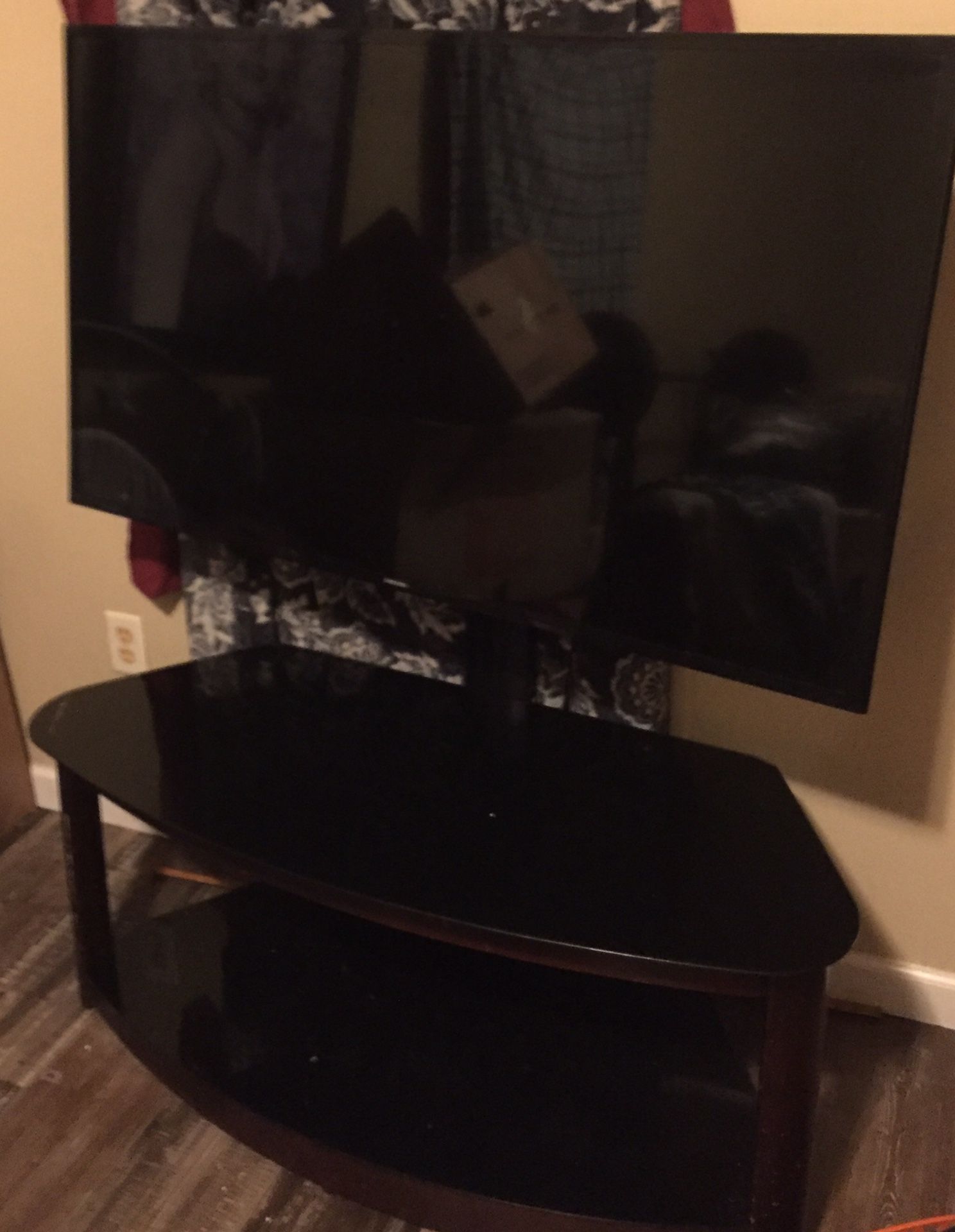 Tv Stand /48”Samsung Tv  