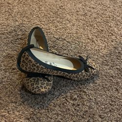 Size 6 Cheetah Flats never Worn 