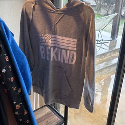 BE KIND SWEATSHIRT SIZE LARGE