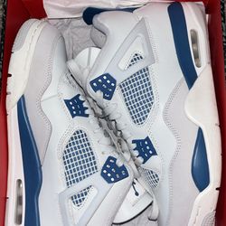 Jordan 4 Retro - ‘Military Blue’ Size 10 Worn Lightly With Replacement Box