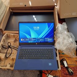HP laptop and dual Acer display combo